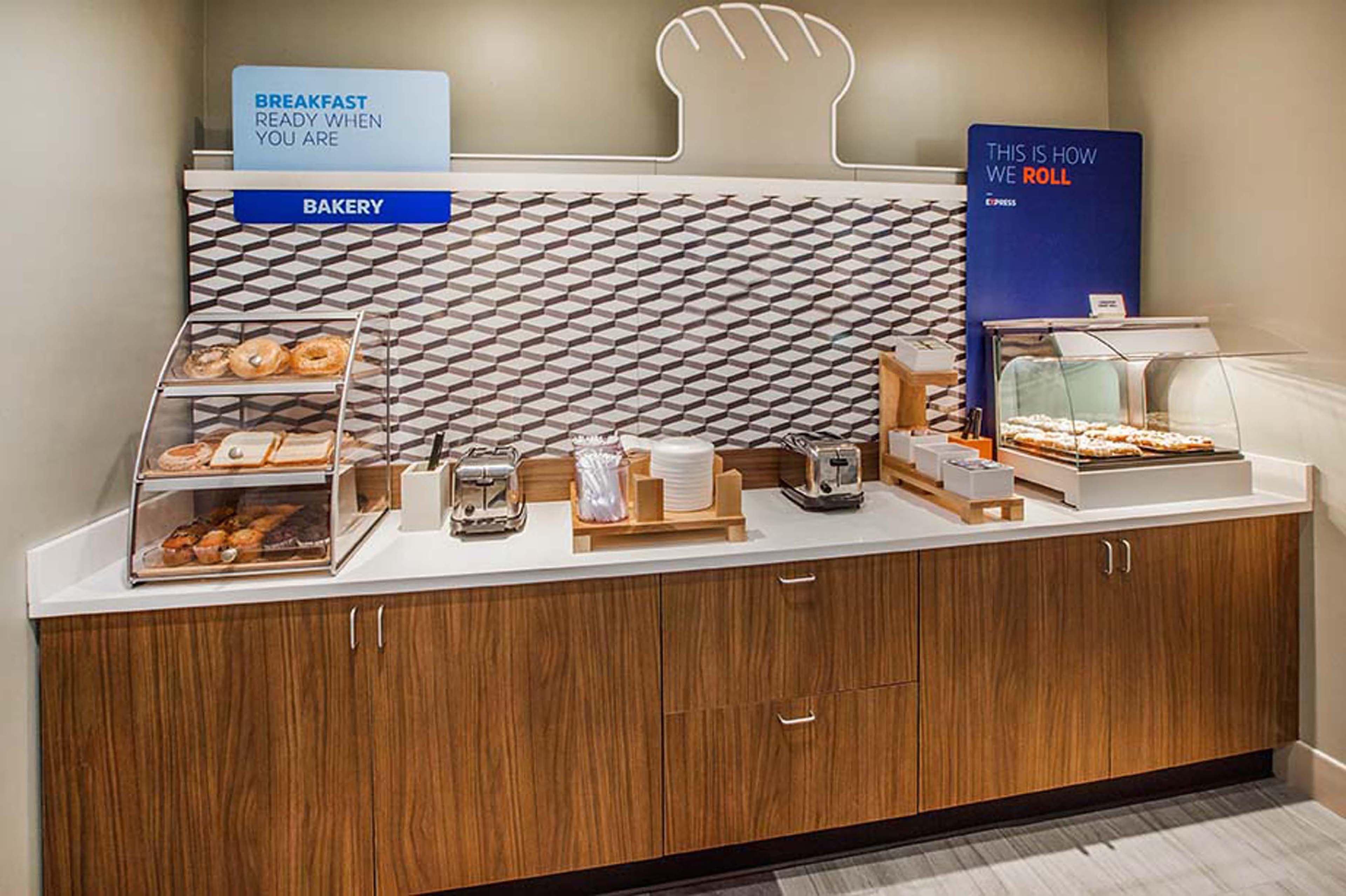 Holiday Inn Express & Suites Aberdeen By Ihg Екстериор снимка