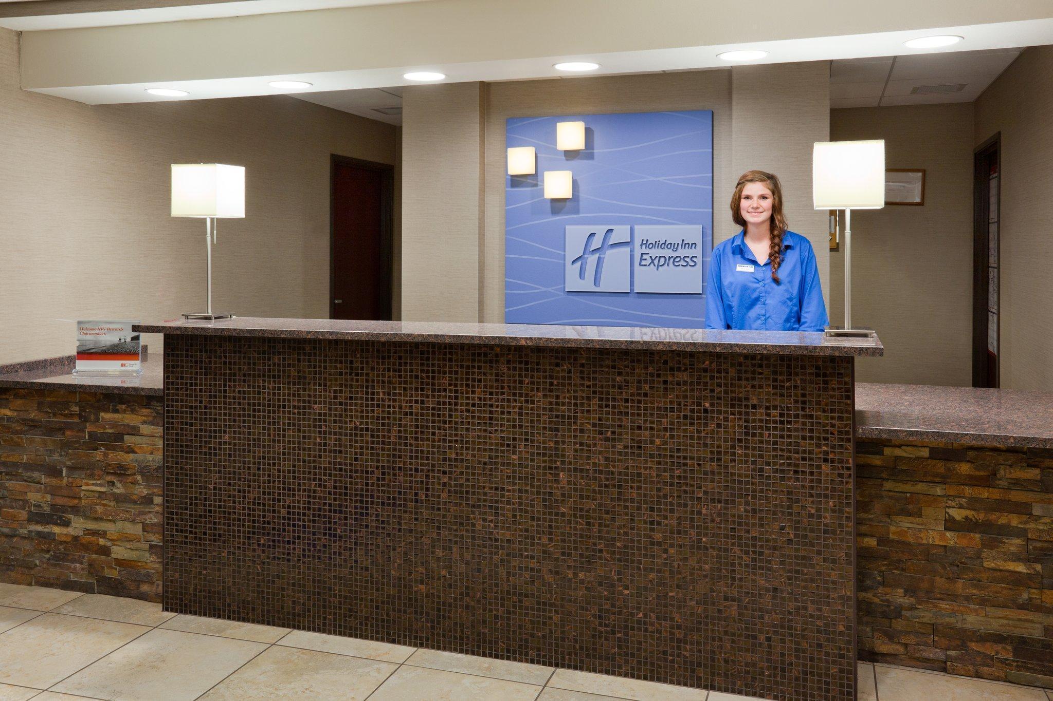 Holiday Inn Express & Suites Aberdeen By Ihg Екстериор снимка