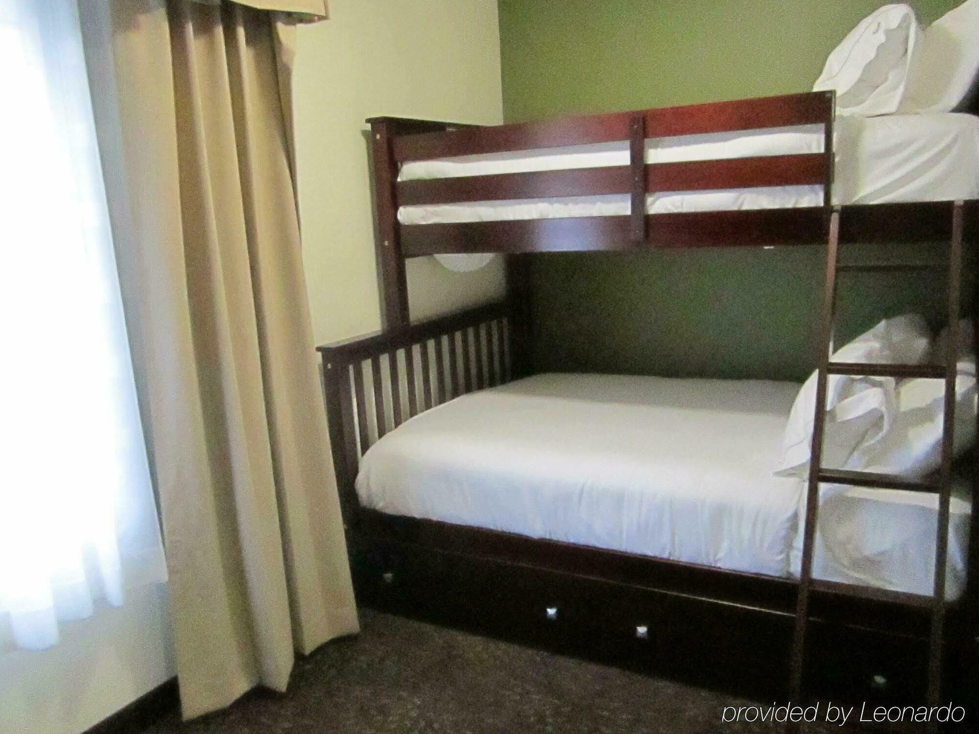 Holiday Inn Express & Suites Aberdeen By Ihg Екстериор снимка